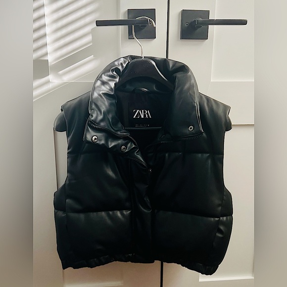 COPY - ZARA - NWOT- Faux Leather Cropped Puffer Vest *Discontinued* - Released … - Picture 2 of 10